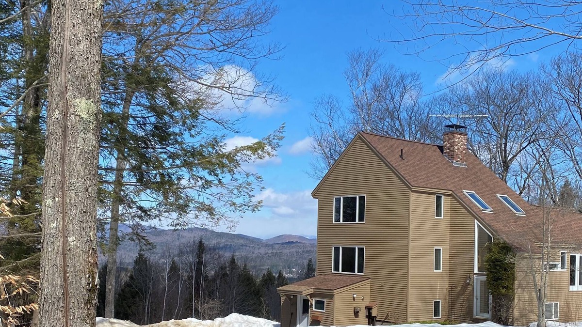 Plymouth House | Spectacular White Mountains Getaway – Ski House with Breathtaking Views