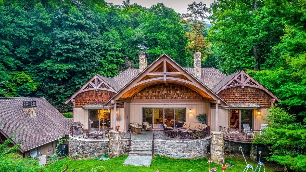 Waynesville House | Spectacular Wooded Estate W/Private Hot Tub, Tennis Court, Veranda & Pool Table