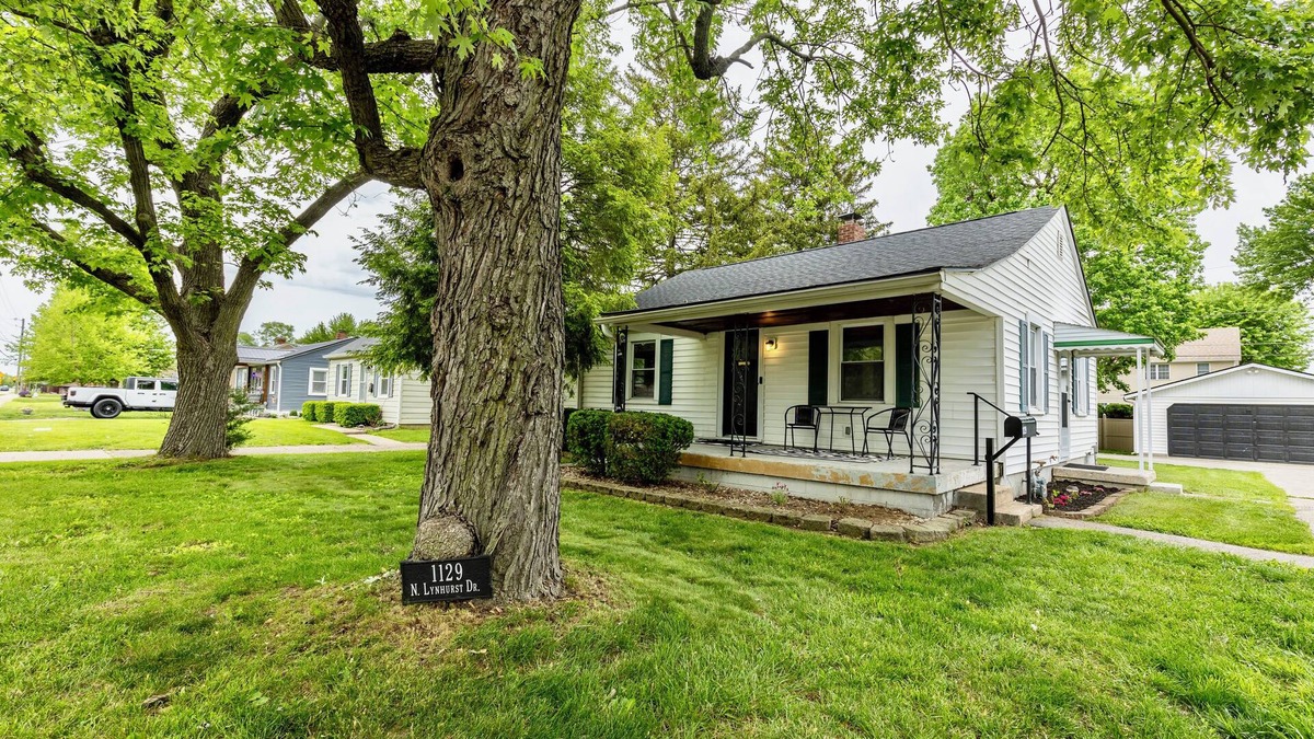 Speedway House | Speedway "Finish Line" House