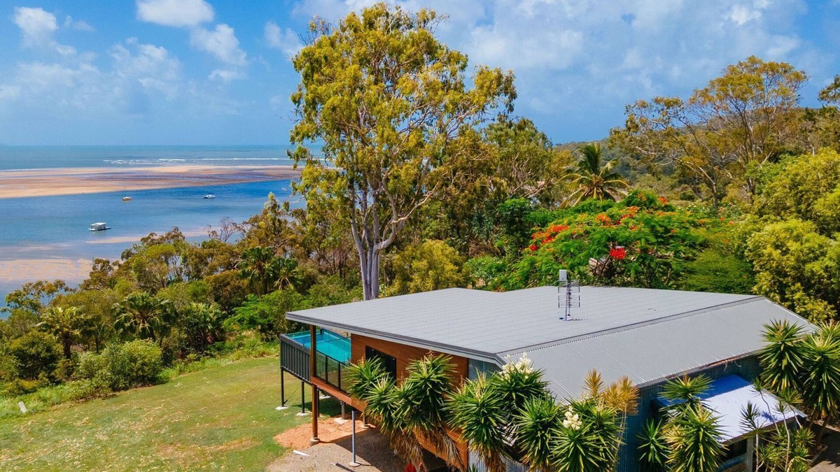Seventeen Seventy House | SPEEDYS SHACK 1770 - panoramic ocean & bay views