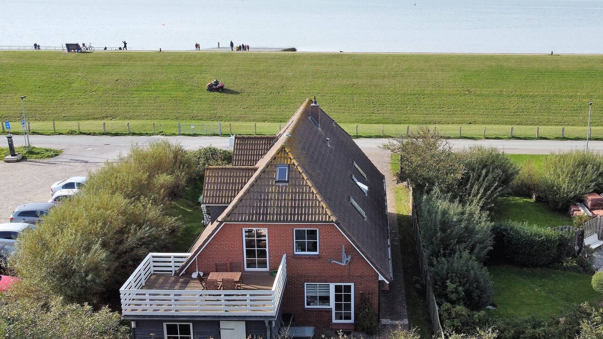 Dagebuell Apartment | Speelwark- directly on the dyke in Dagebüll with terrace and beach chair