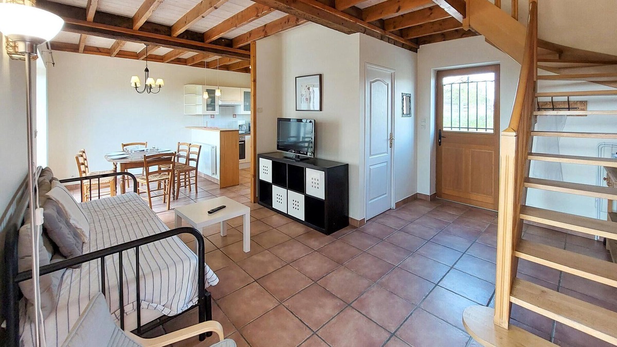 Chaponost House | Spend a relaxing vacation in this practical cottage in a quiet countryside.