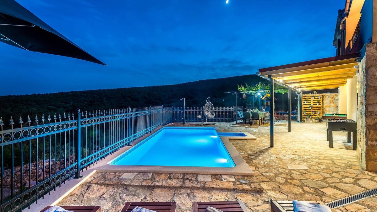 Lecevica House | Spend a relaxing vacation in the peaceful hinterland of Dalmatia, surrounded by beautiful nature.