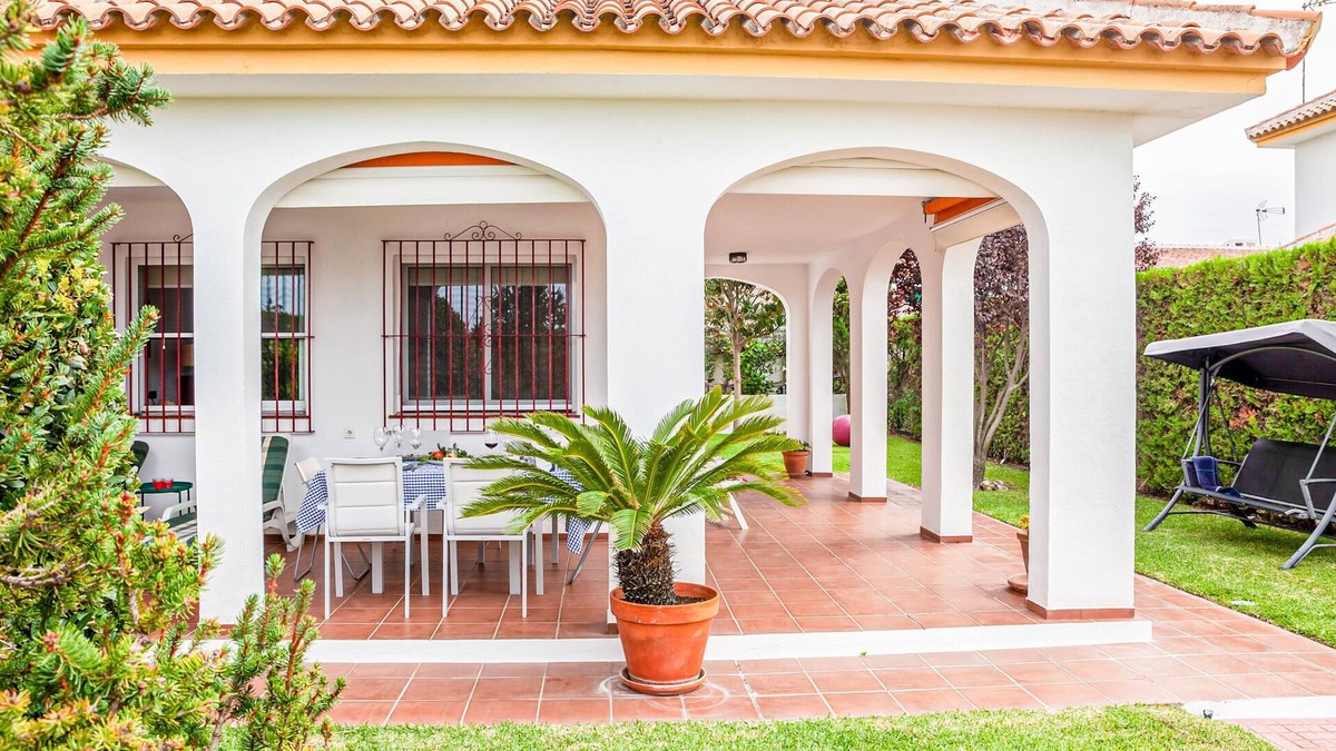 Sector F - Flamenco House | Spend a sunny vacation in this vacation home in Matalascanas.