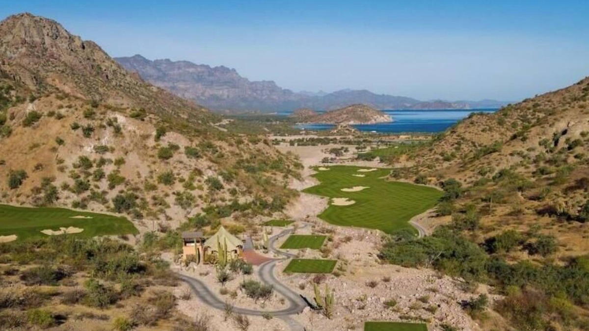 Loreto House | Spend Thanksgiving Weekend with your family at this gorgeous resort in Baja!