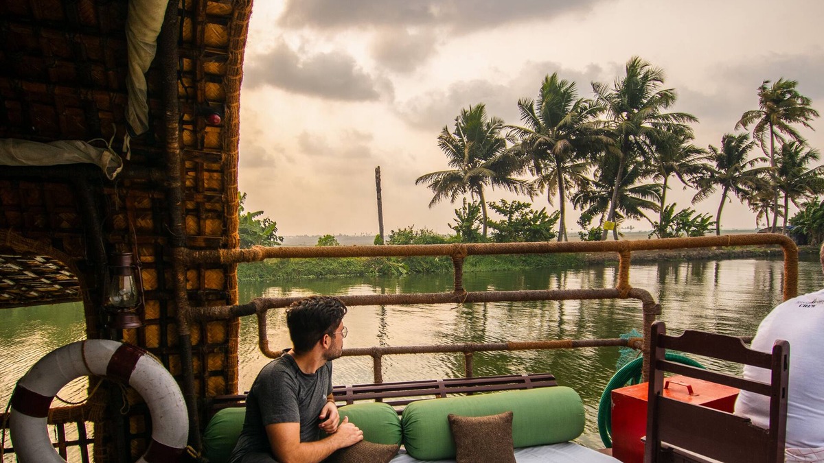 Andhakaranazhy Boat Rental | Spice Coast Cruises CGH Earth-Houseboat