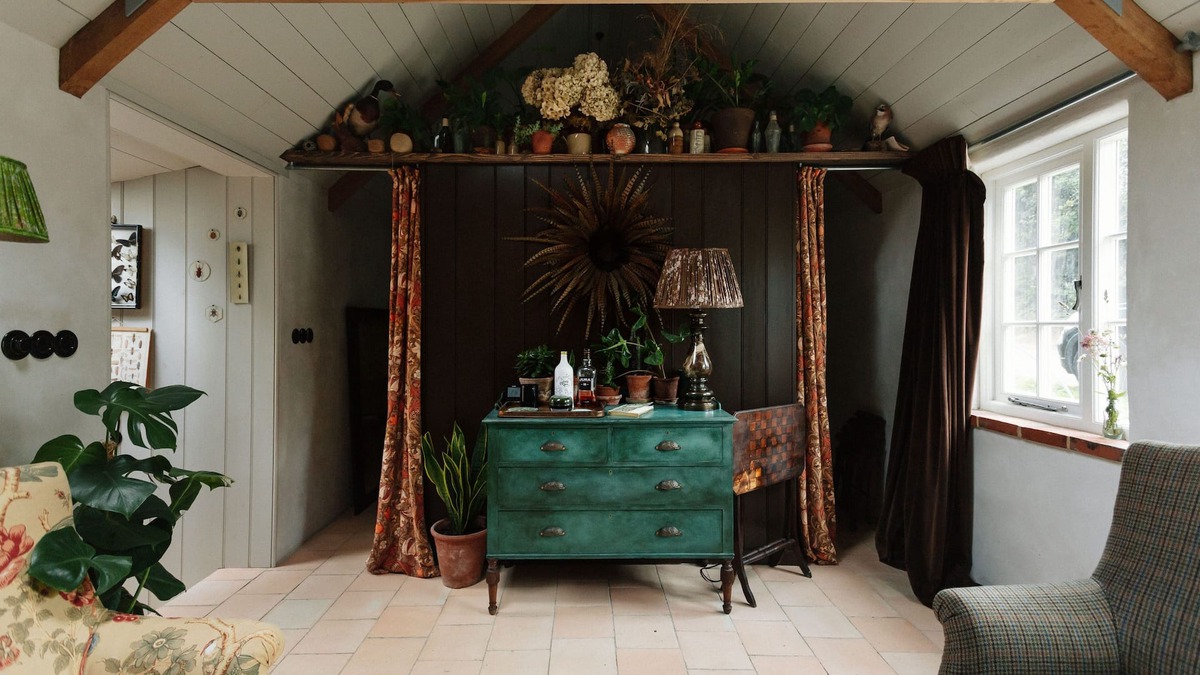 Melton Constable Cottage | Spinks Nest - Luxury vintage boutique flint cottage