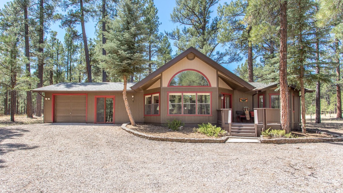Flagstaff Cottage | Spirit hollow cottage. This beautiful super quiet Cottage sits on 2.5 acres
