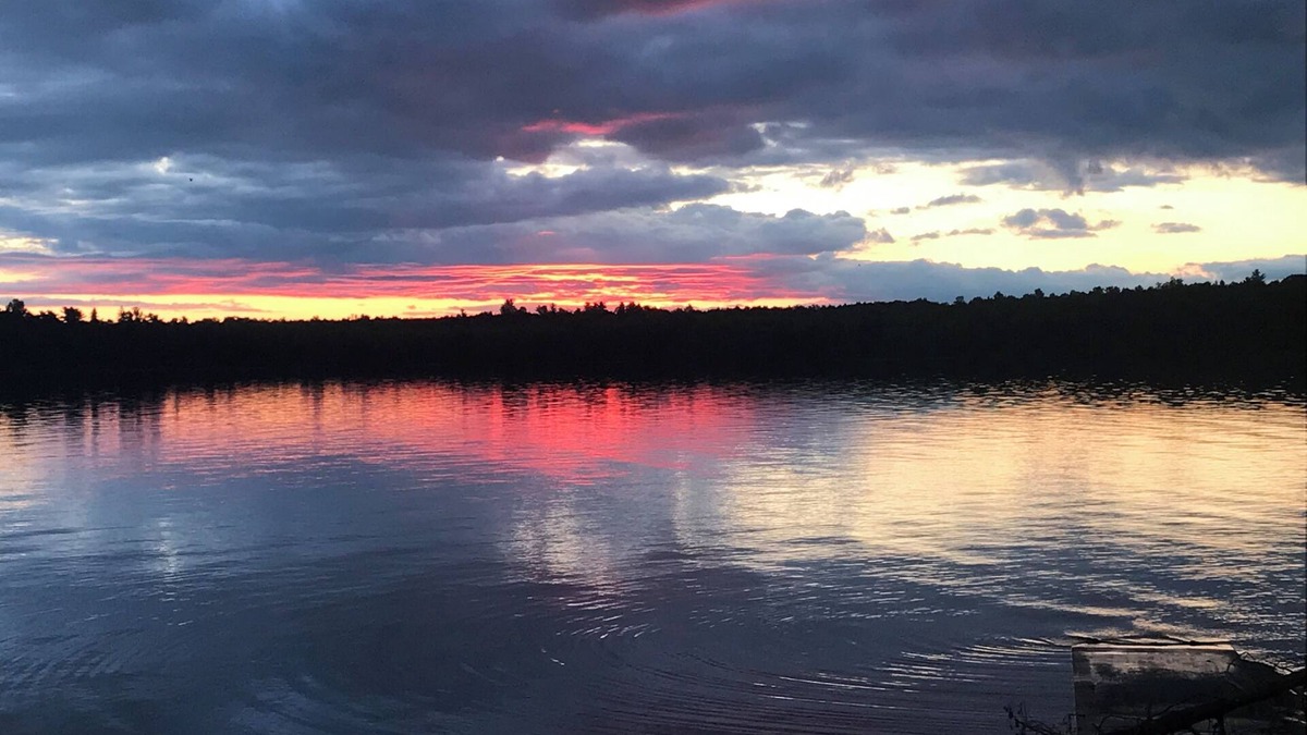 Plattsburgh House | Spitfire Retreat on Champlain. Less than an HOUR TO WHITEFACE Mtn.or Montreal.