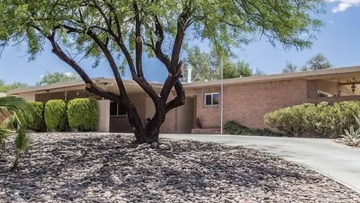 El G.H.E.K.O. House | Splash around in a private pool, Beautiful modern home fully updated.