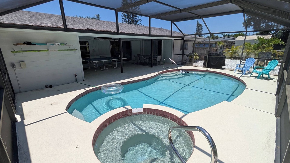 South Bradenton House | Splash Oasis - 3BR, 6 Beds, Heated Pool, Spa, BBQ Grill, Ping Pong, Near Beaches