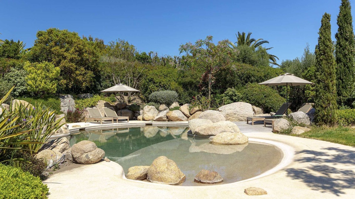 Cirendinu House | Splendid villa with swimming pool and sea view, 200 m walk from Capicciola beach.