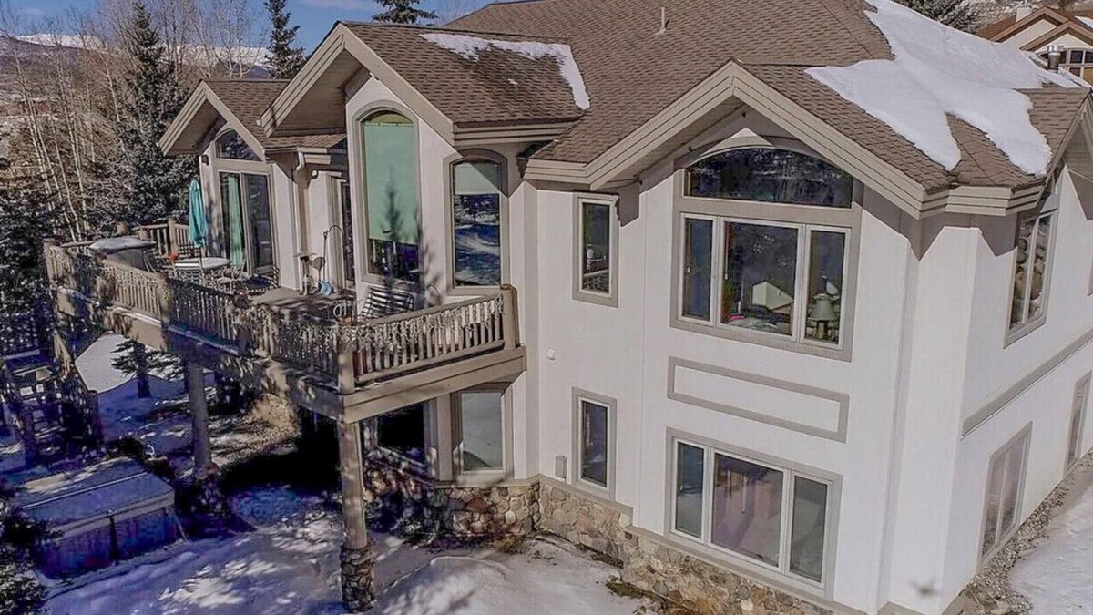 Corinthian Hills House | Splendid abode with awe-inspiring views, a hot tub, and a pool table ready!