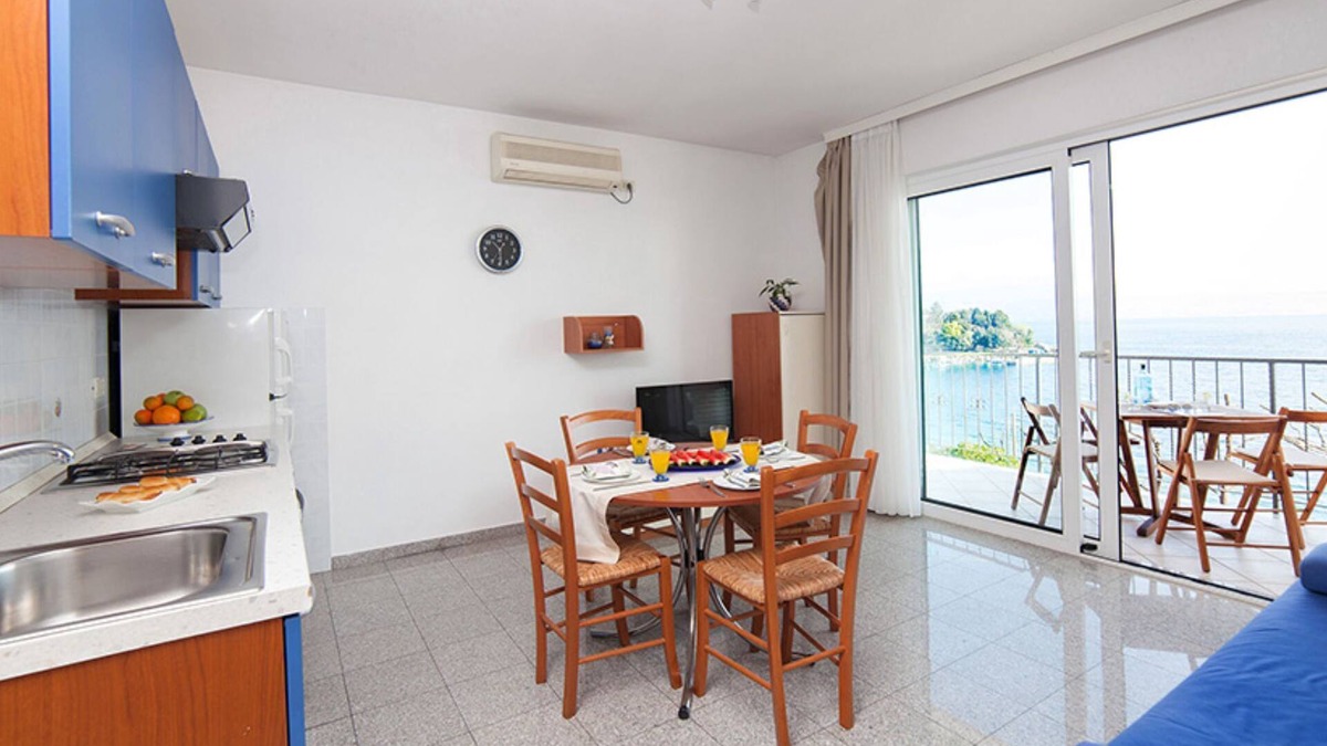 Medveja Apartment | Splendid Beachfront Medveja Apartments