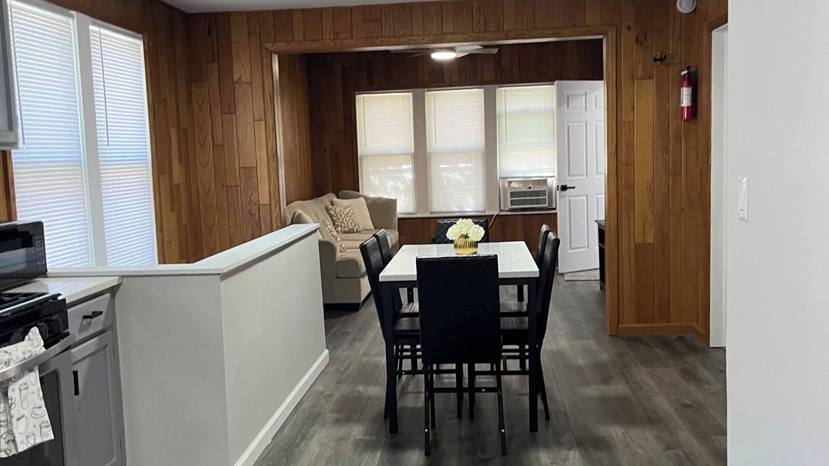 Delavan House | Splendid Stay in Delavan – Spacious Comfort for Your Perfect Getaway!