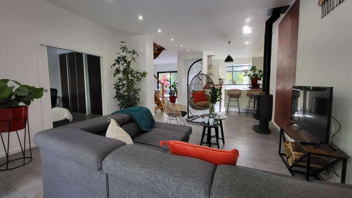 Verrieres-le-Buisson Villa | Splendid Villa: Spa & Billiards & Air Hockey access to RER 35 min from Paris