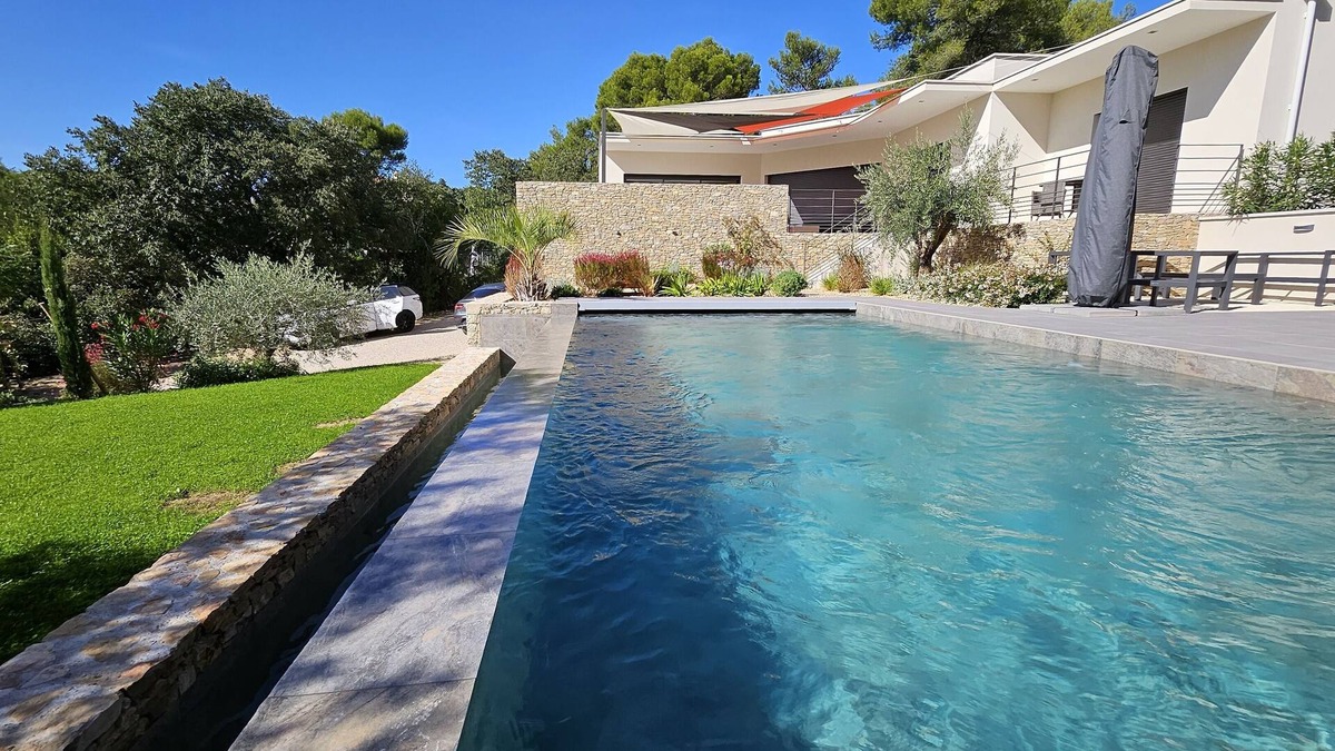 Les 3 Ponts Villa | Splendid villa & private pool. Gard, Nîmes.