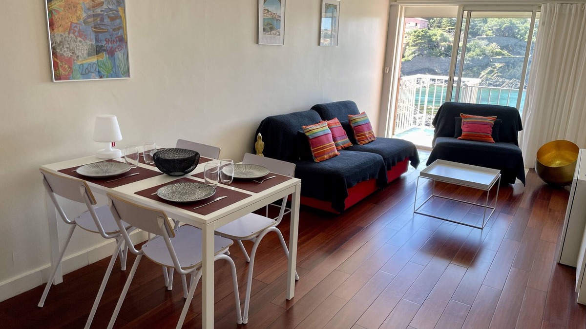 Port-Vendres Apartment | Splendide appartement climatisé avec vue sur mer et clocher - Parking et Wifi