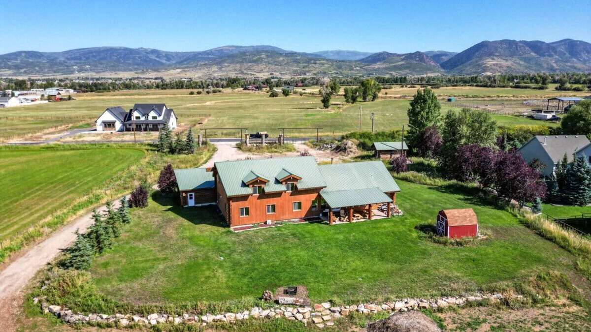 Kamas Cabin | Splendor Valley Farms · Huge Log Cabin w/King Bed, Bunk Beds, & Game Room