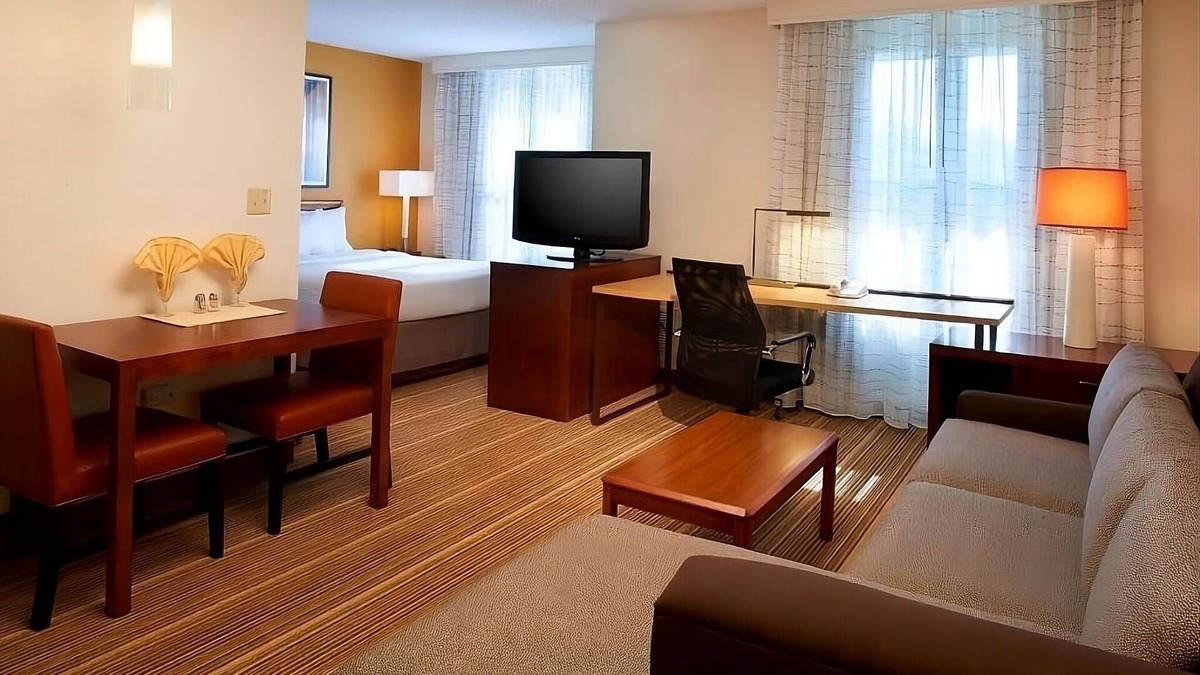 Waukegan Apartment | Splurge In Comfort & Style! Near Foss Park, Outdoor Pool, Pets Allowed!