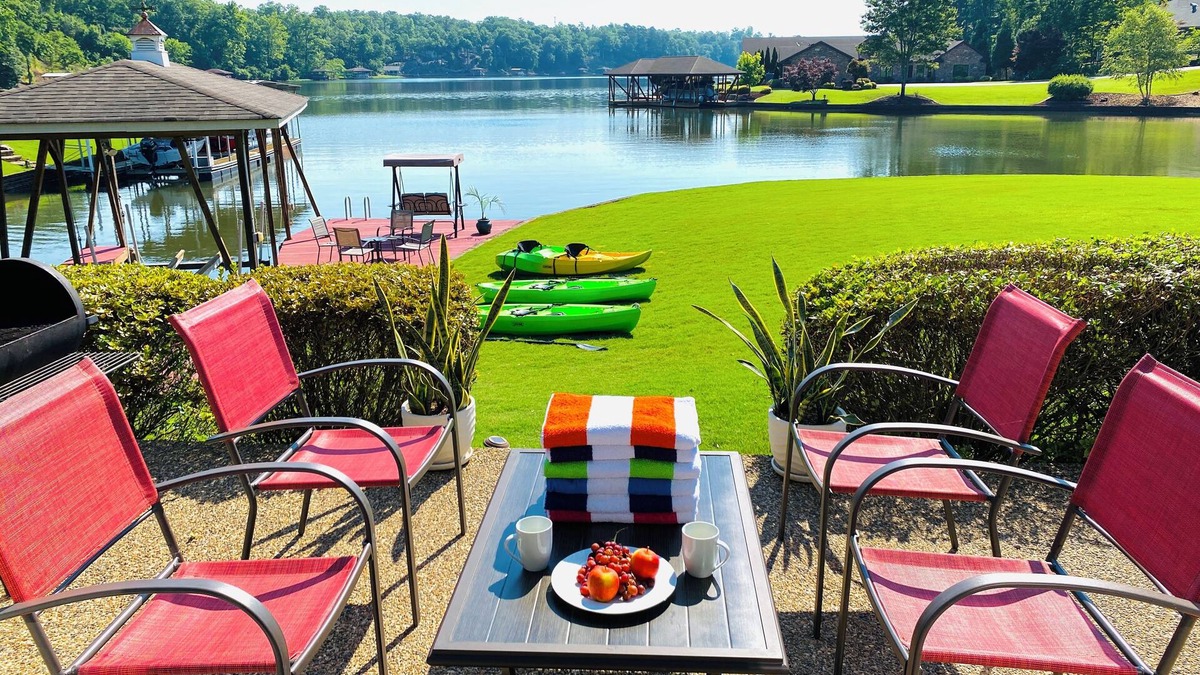 Hot Springs Village House | Spoil yourself with this beautiful Lake Balboa retreat