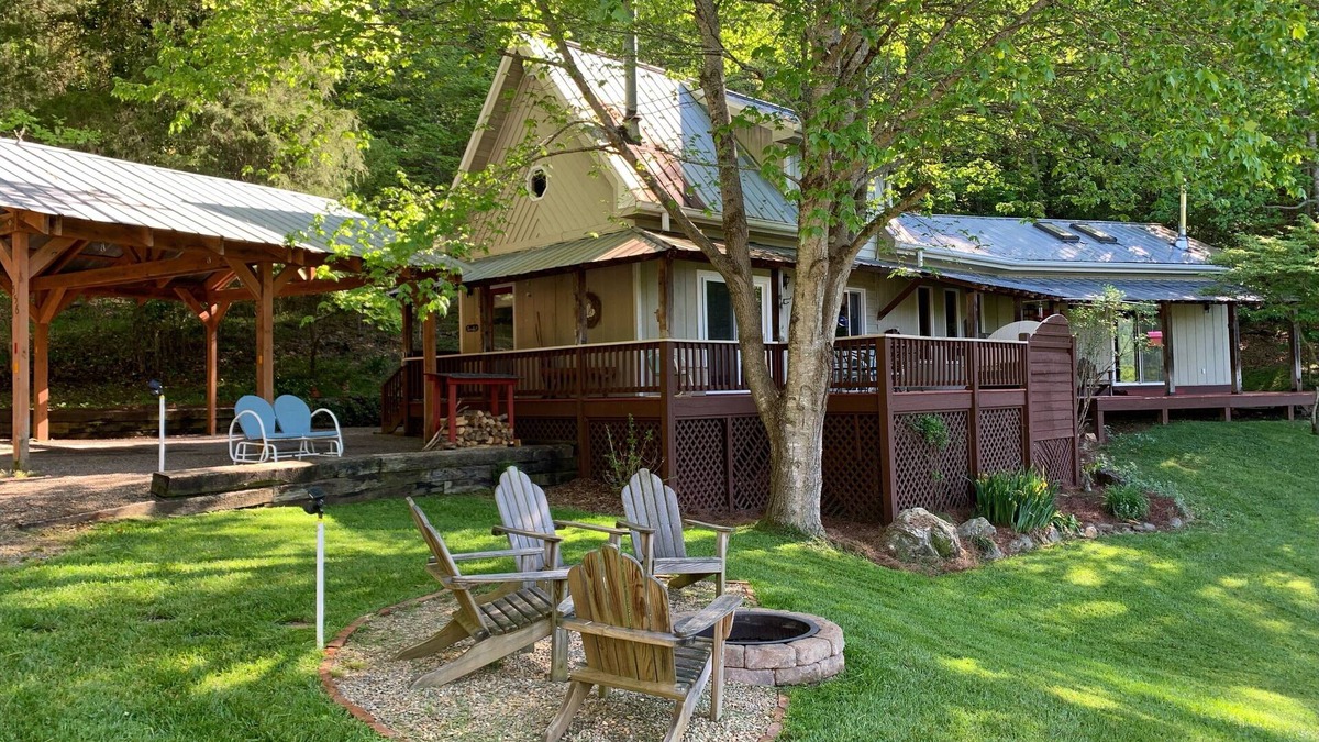 Franklin House | "Spoon Rest" - 30 Acres Nestled in the Nantahala National Forest