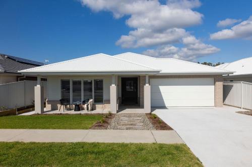 South West Rocks House | Spoondrift - 5 Mins Walk to Beach
