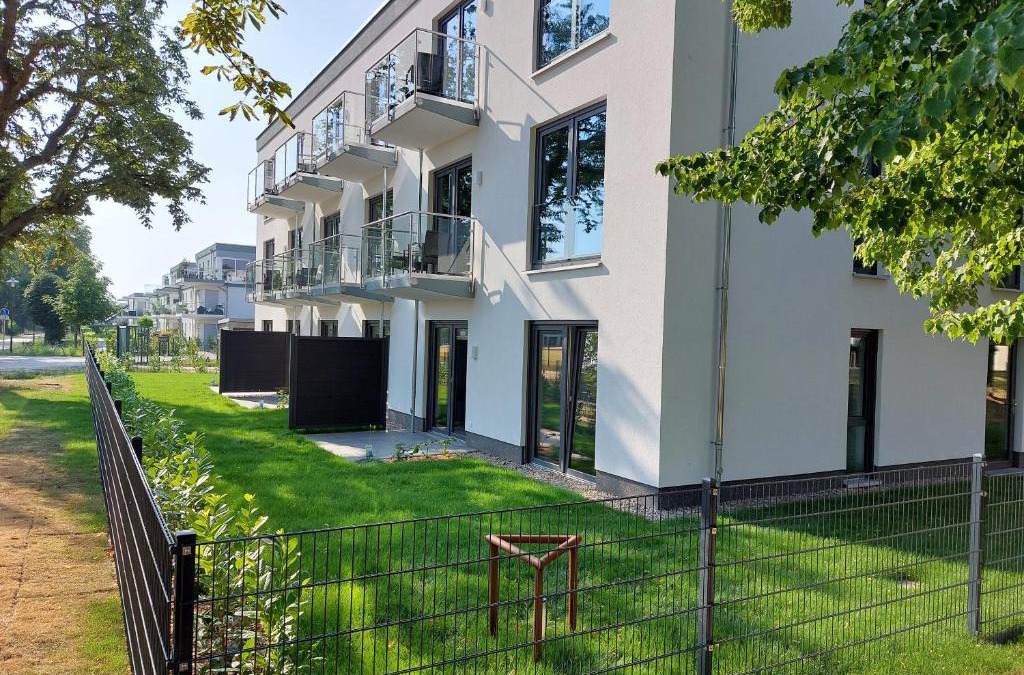 Neuruppin Apartment | Sporthotel Neuruppin - Apartmenthaus mit Ferienwohnungen