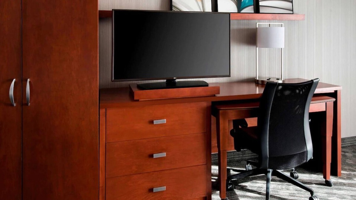 Mahwah House | Sports Break! Minutes Away from MetLife Stadium! 3 Classic Units W/ FREE Parking