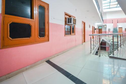 Sector 45 Hotel | SPOT ON 36686 Hotel Om Shanti Palace