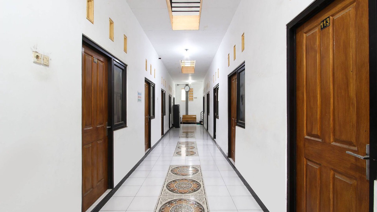 Demak Hotel | SPOT ON 91935 Hellena Guesthouse