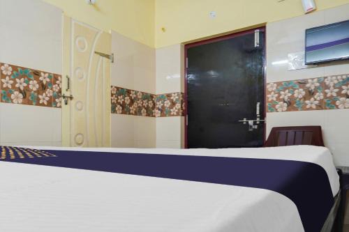 Eluru Hotel | SPOT ON New ROYAL LODGE