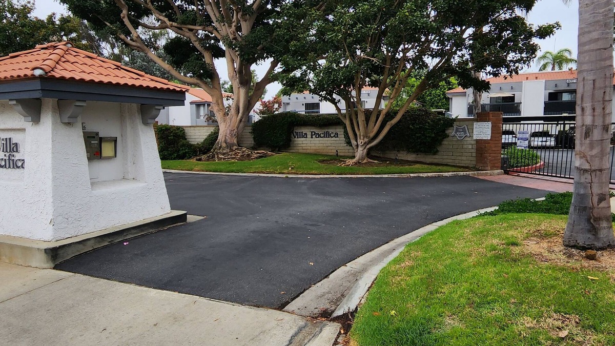 Yorktown Condo | Spotless Condo for min 30 days. 2 mi. to beach 1 bed/1 bath, kitchen & patio.