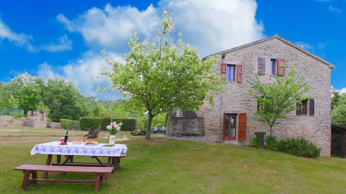 Mercatello sul Metauro Villa | Sprawling Villa Escape w/Pool