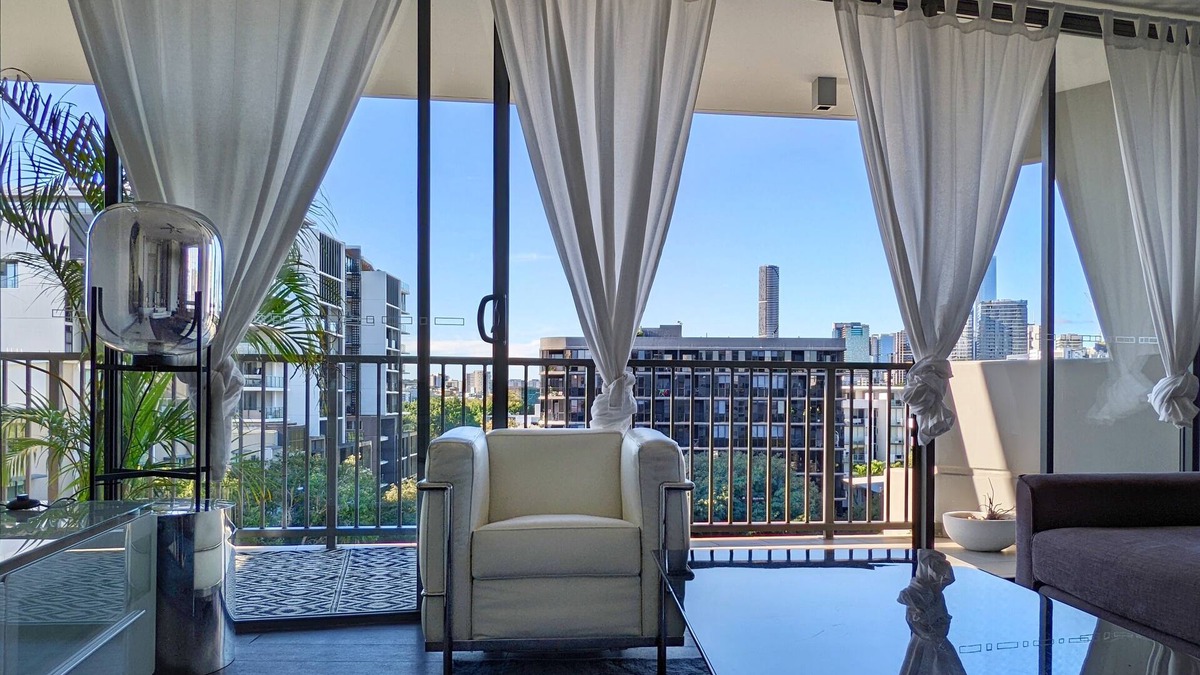 West End Apartment | Sprawling + bright West End aerie close to everything!