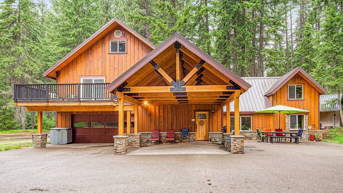 Cle Elum House | Sprawling cabin near the lake with a private grill and large patio - W/D & AC