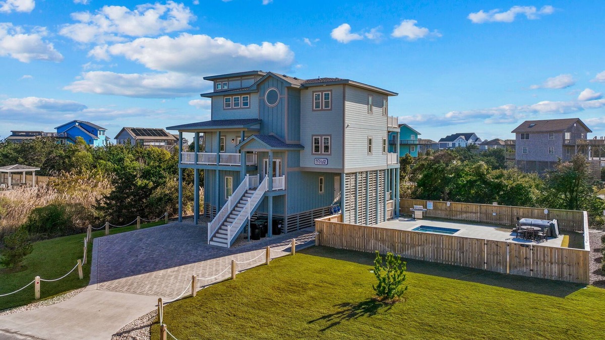 Salvo House | Sprawling estate close to the beach with a pool, hot tub, elevator