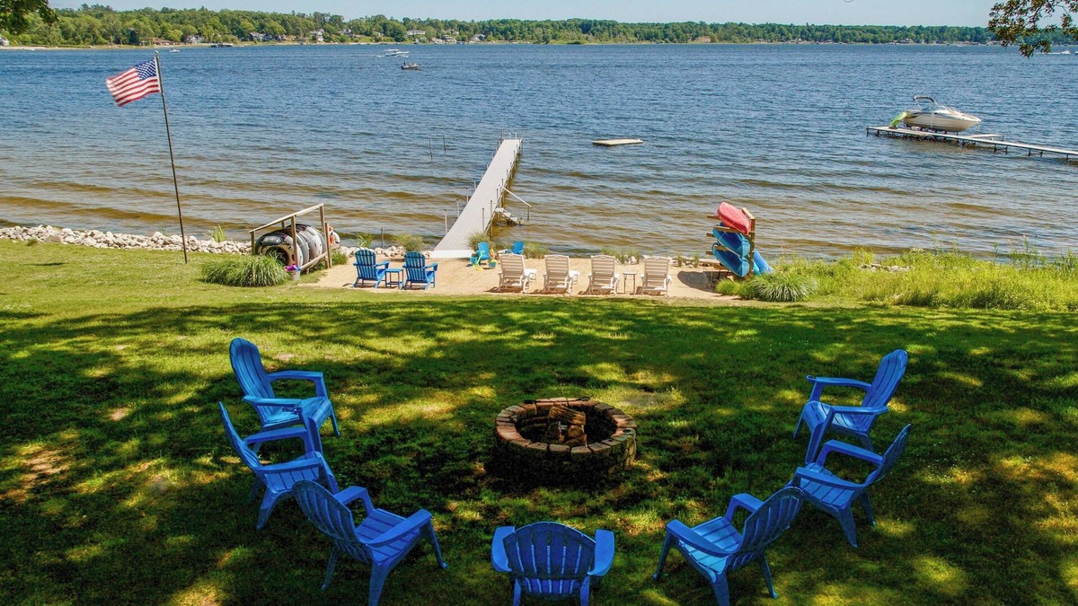 Montague House | Sprawling Lake Retreat on White Lake! Private SettingnLoaded w/extra amenities