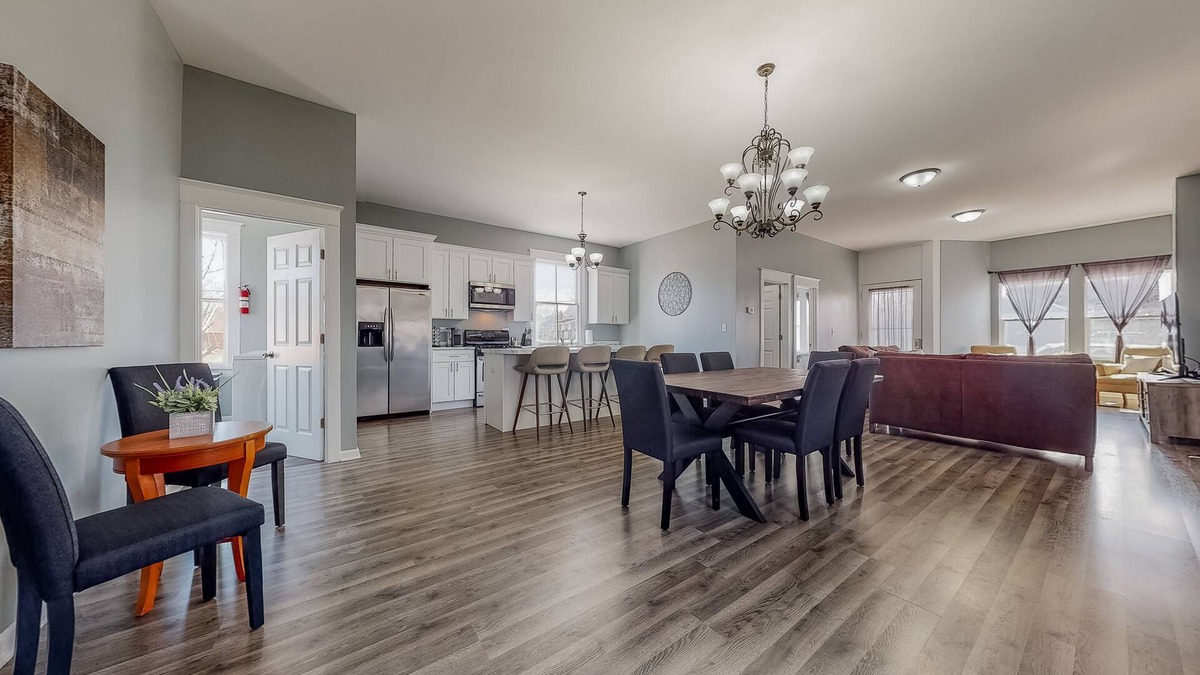 Aurora House | Spread out - Renovated 5BR+Loft, Sleeps 12+