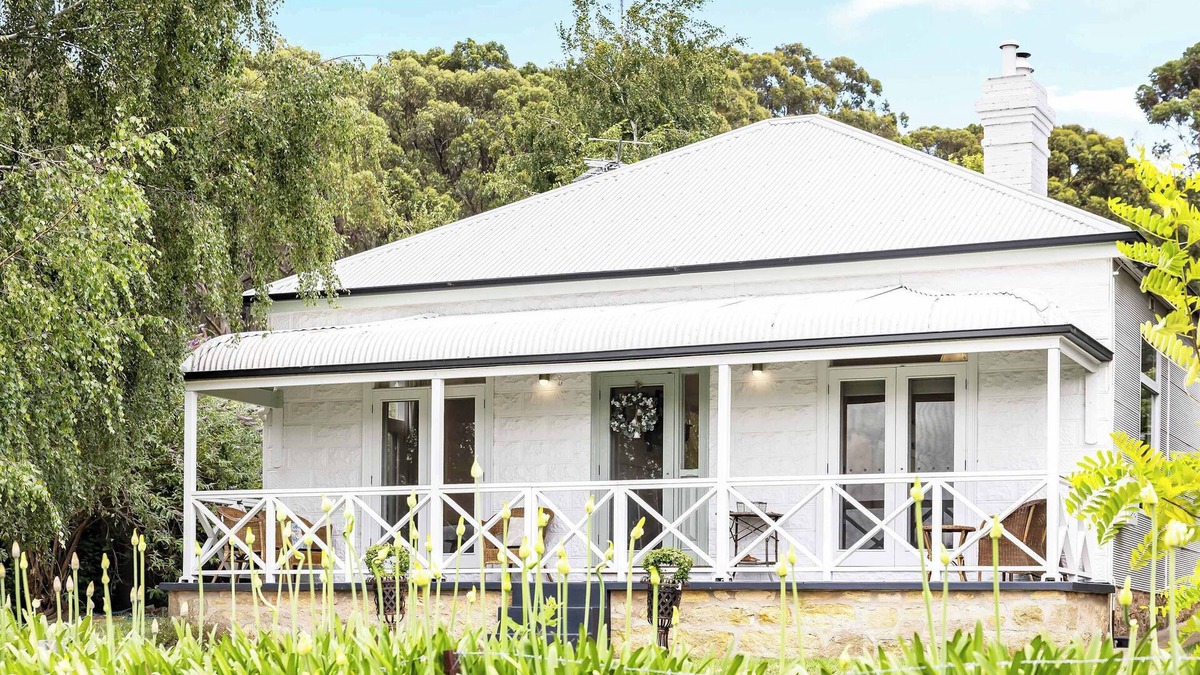 Piccadilly House | SPRIGG COTTAGE Adelaide Hills Luxury Retreat