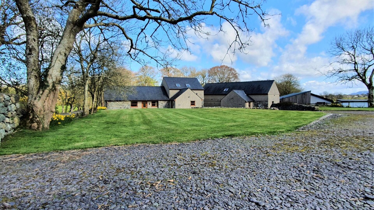 Menai Bridge Cottage | Spring Cottage (Sleeps 8)-Holiday Cottages Views Of Snowdon Range Menai Bridge
