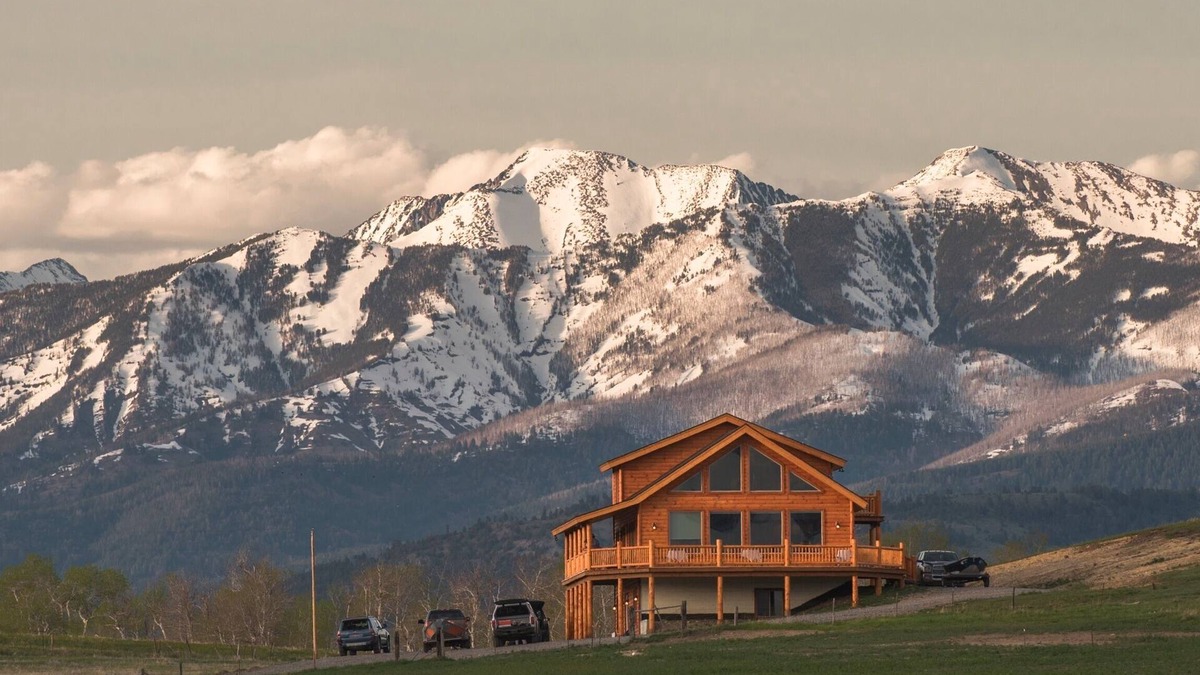 Clyde Park Cabin | Spring Creek Lodge near Yellowstone National Park