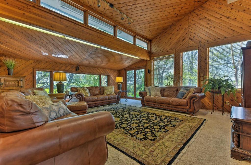 Benson House | Spring Creek Retreat on 25 acres with Mountain Views!