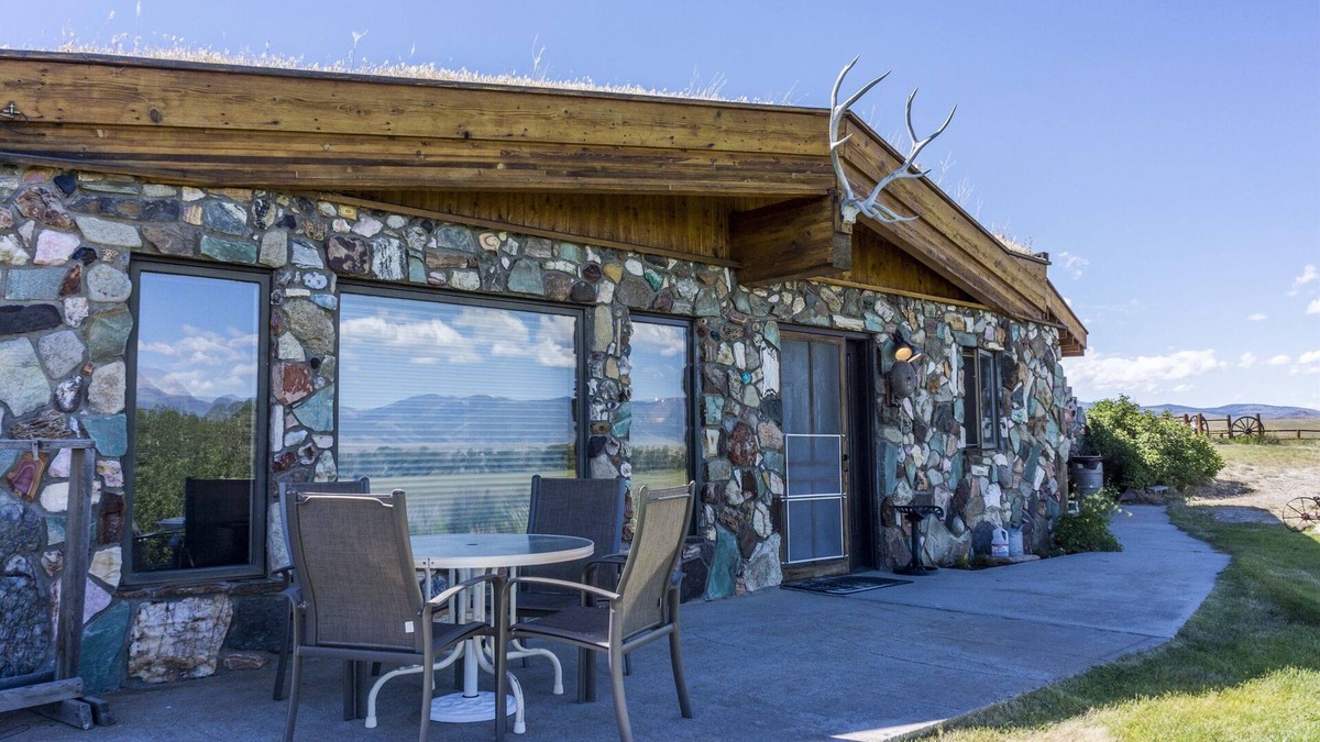 Ennis House | Spring Creek Retreat on the Madison River