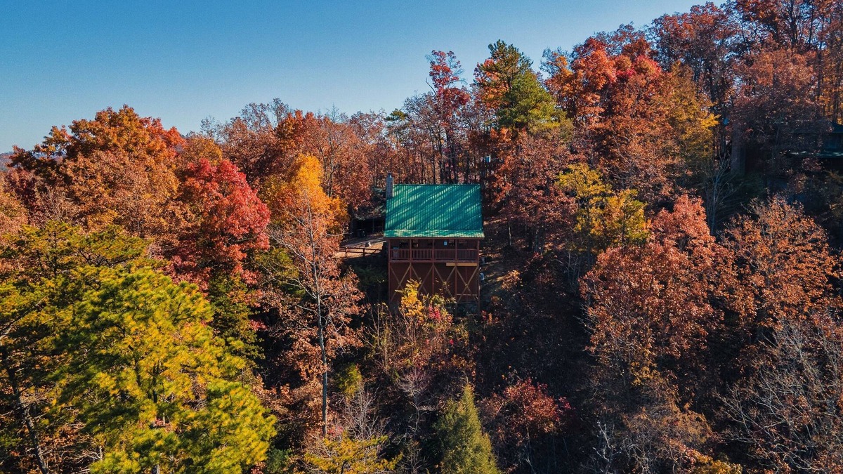 Gatlinburg - Pigeon Forge House | SPRING DEAL! AmazingViews,HotTub, FamilyFriendlyResort, Pool, MIni Golf, Fishing