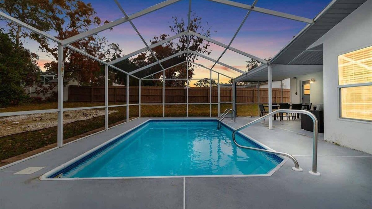 Brooksville House | 🏡 Spring Hill Golf & Pool Retreat – 4 Bedrooms