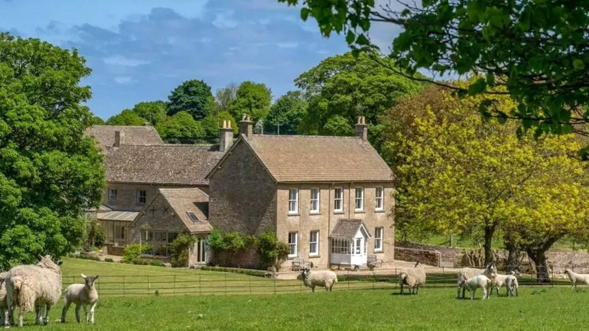 Brimpsfield Cottage | Spring House, Cowley - sleeps 11 guests in 6 bedrooms