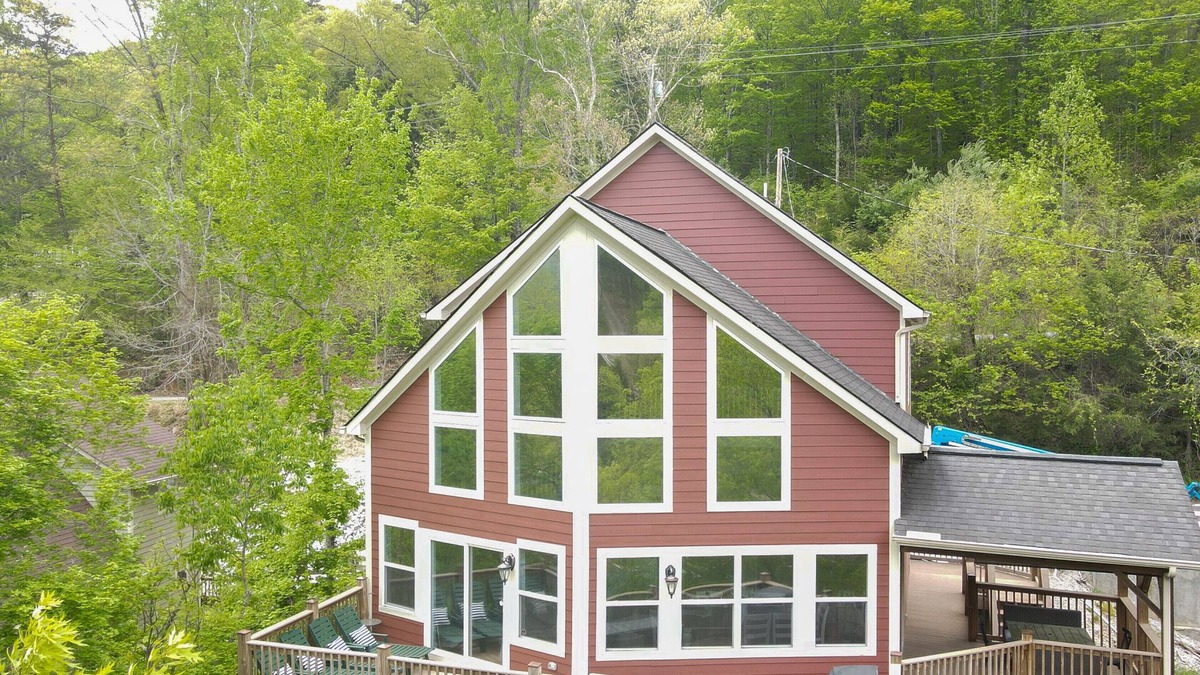 Flat Hollow Marina House | Spring Lily Retreat - Spacious, Lakefront, Hot Tub, Private Dock, Peaceful Cove!