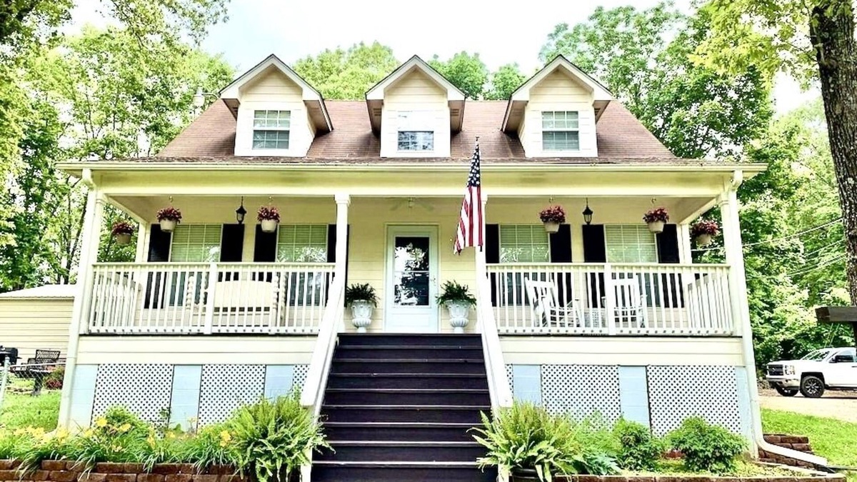Hardy House | Spring River Getaway