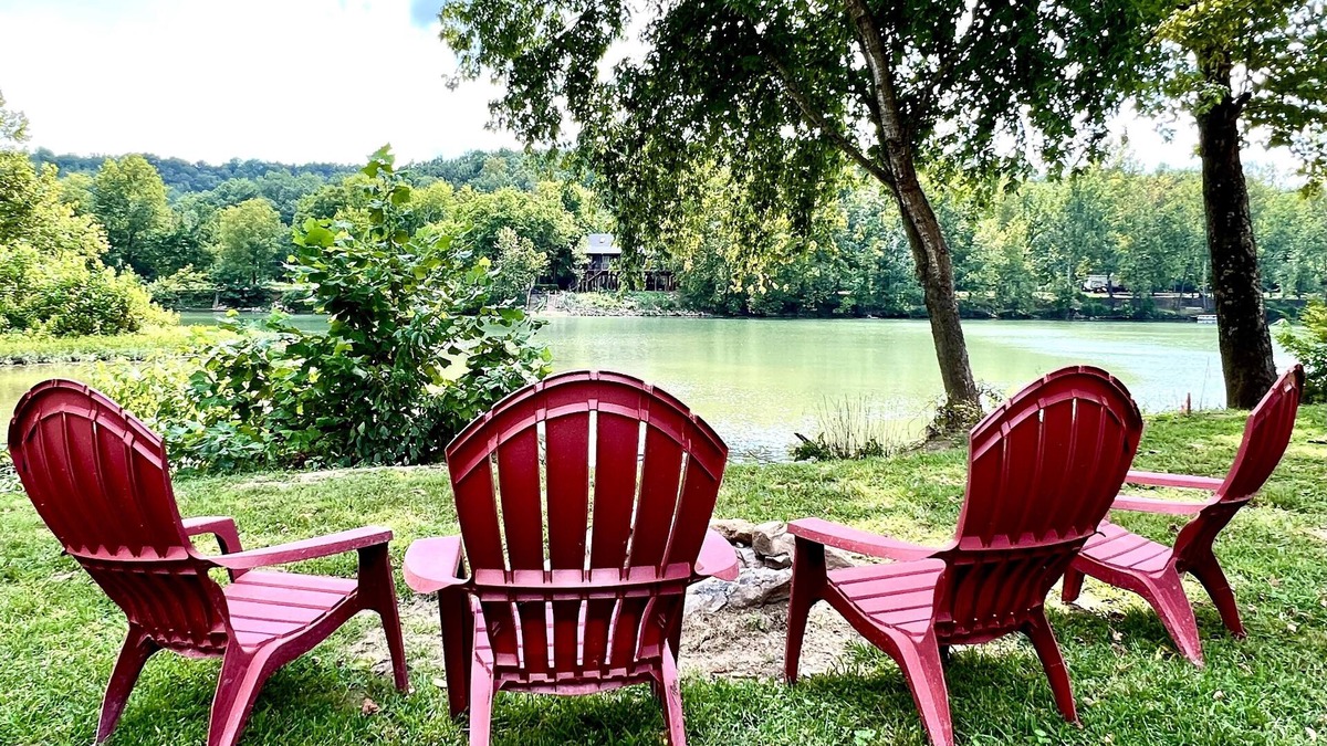 Hardy Cabin | Spring River Waterfront Cabin - Walking Distance to Downtown Hardy & Loberg Park